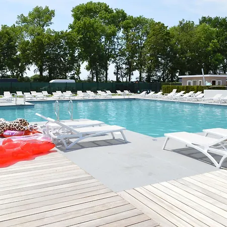 Holiday home In With Outdoor Fireplace *