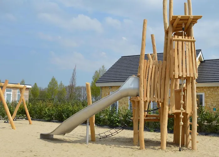 In With Outdoor Fireplace * Bemelen