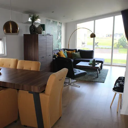 In With Outdoor Fireplace * بيميلين